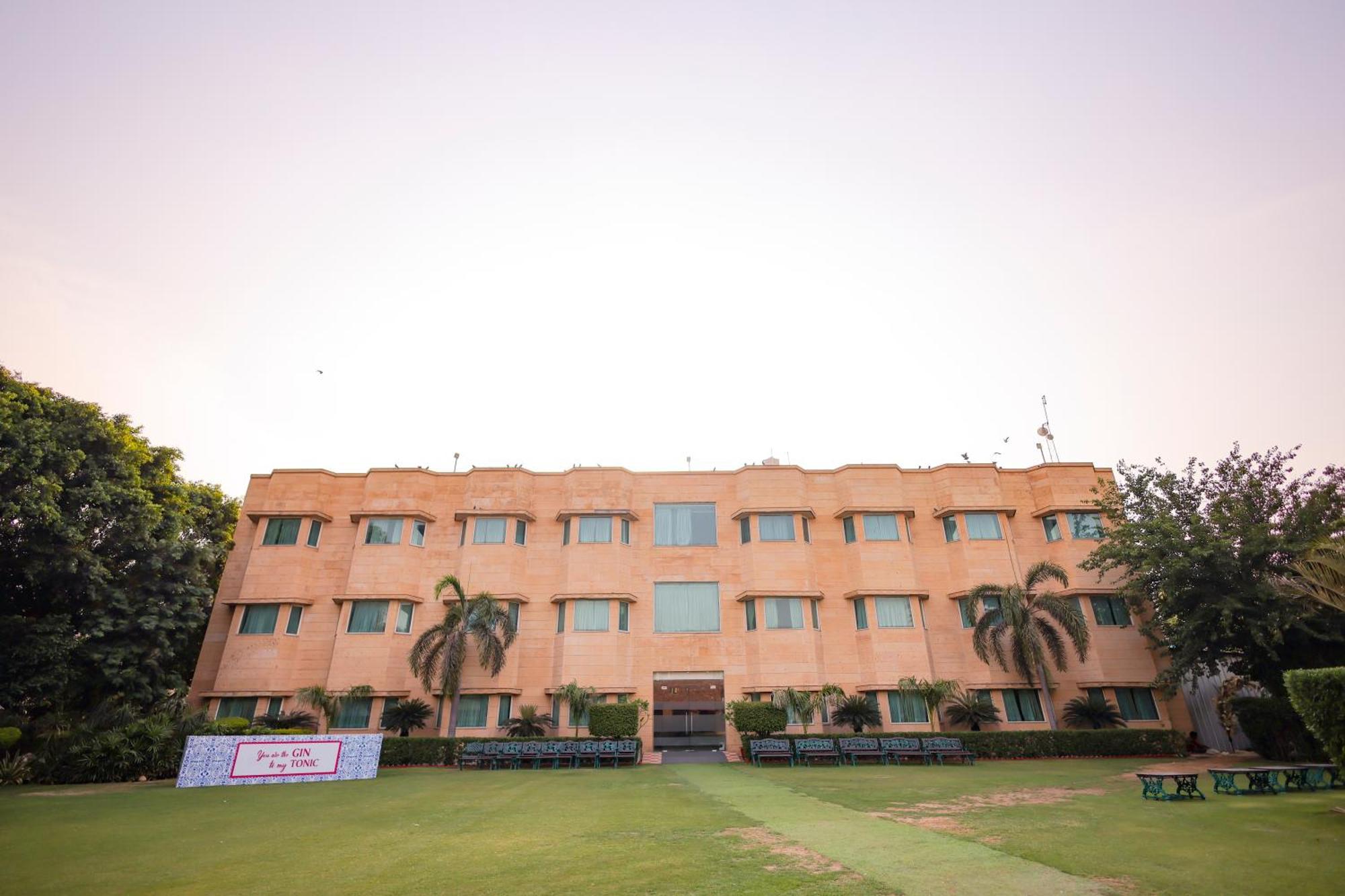 Tivoli Heritage Palace, Rewari Bakhapur Exterior photo